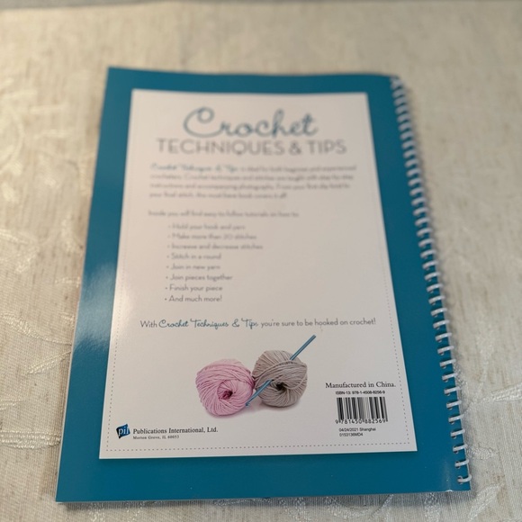 Crochet Techniques and Tips by Publications International Ltd. Staff (2014) - Picture 3 of 5